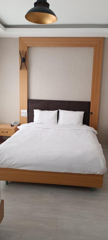 Татван: Hotel Dinc