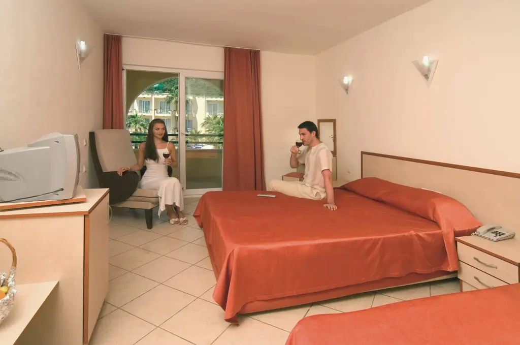 Бельдиби: Hotel Golden Sun