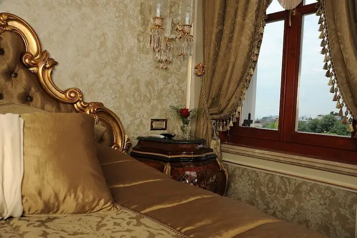 Стамбул: Maroon Bosphorus