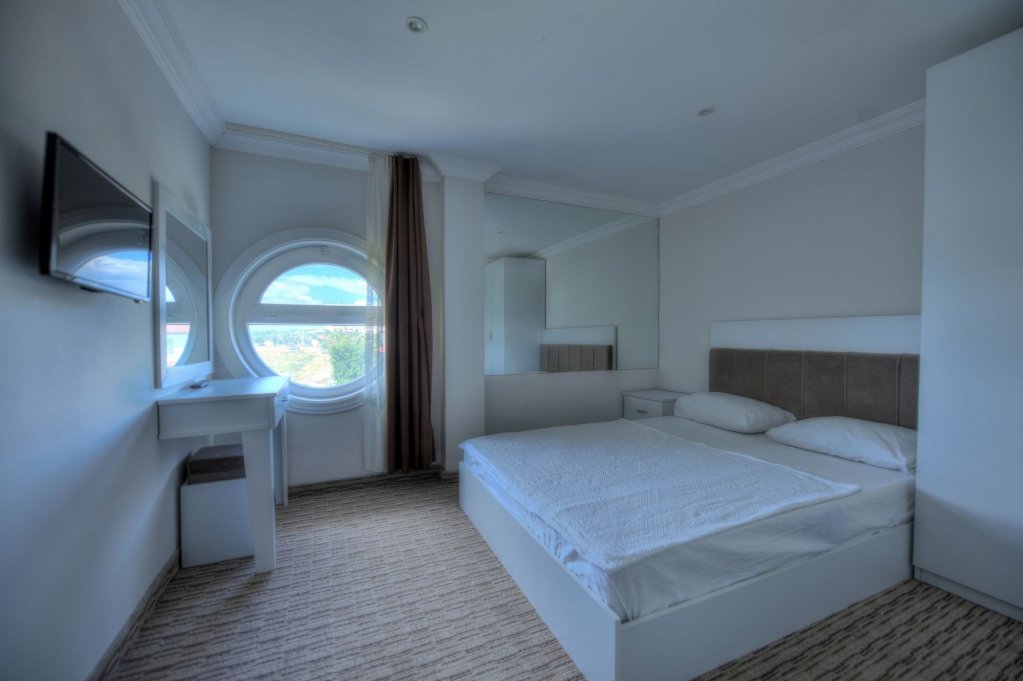 Айвалык: Alder Hotel