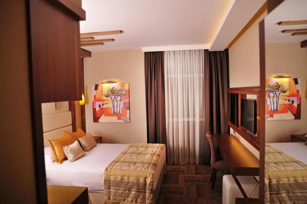 Измир: Avin Hotel
