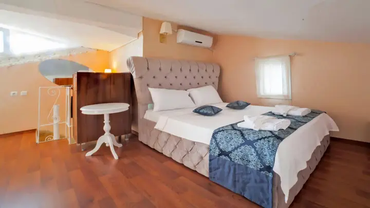 Каш: Peace Hotel