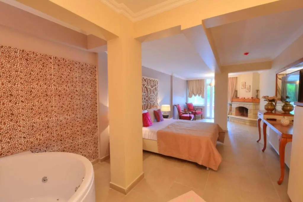Сайл: Sweet Home Hotel
