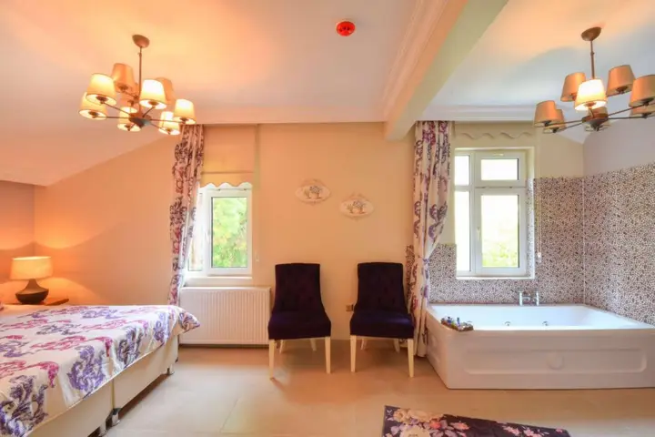 Сайл: Sweet Home Hotel