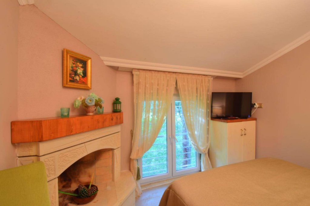 Сайл: Sweet Home Hotel