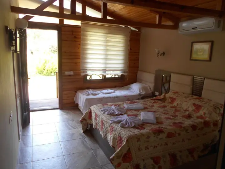 Орхание: Mavi Yengec Bungalows and Hotel