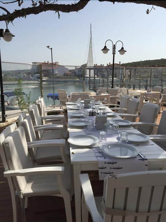 Чешме: Port Villa Deniz