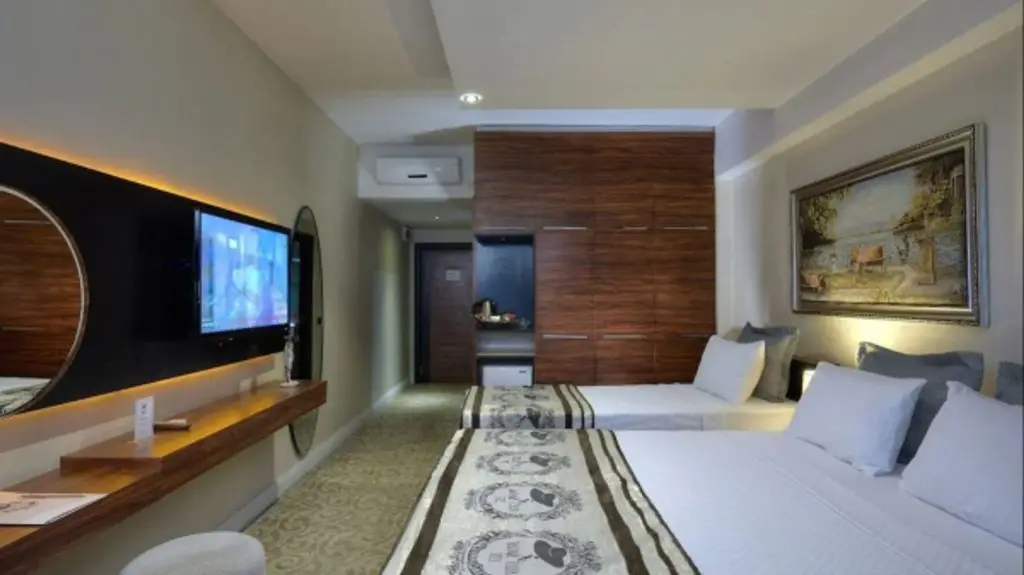 Madame Tadia Hotel — фото 1