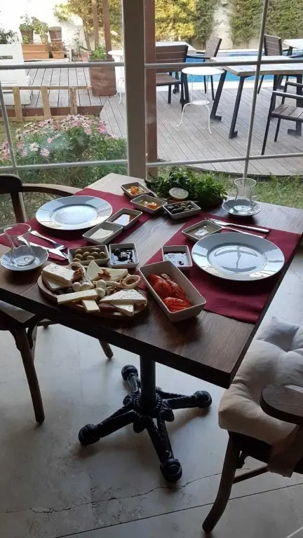 Чешме: Rebetiko Hotel