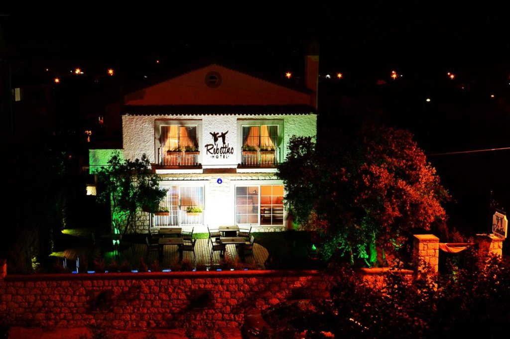 Чешме: Rebetiko Hotel