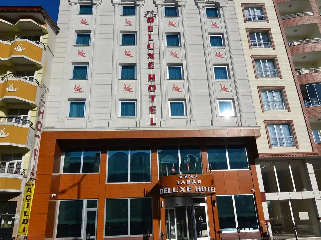 Татван: Tasar Royal Hotel