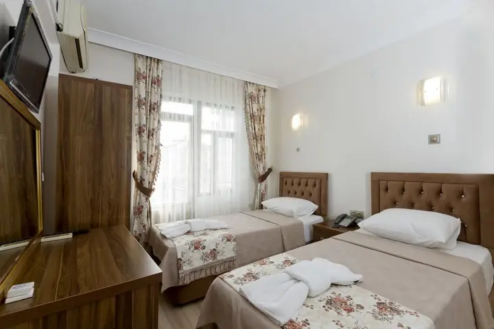 Мармарис: Reis Beach Hotel