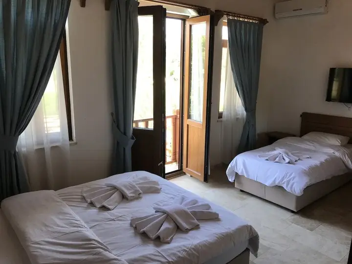 Гокова: Ucurtma Hotel