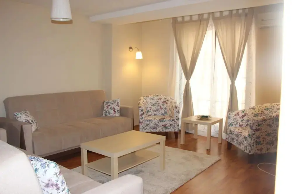 Канаккале: Kinzi House