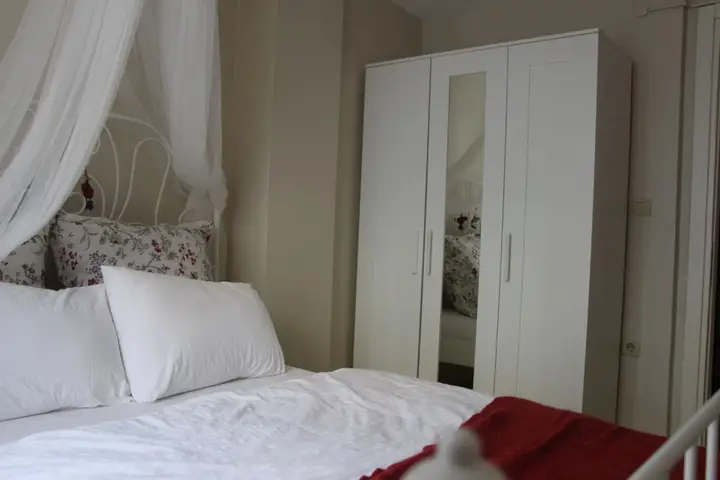 Канаккале: Kinzi House