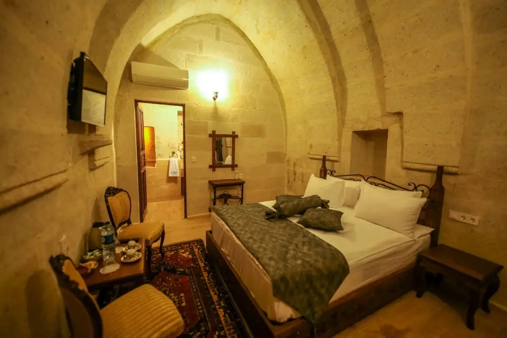 Аванос: Hikmet's House