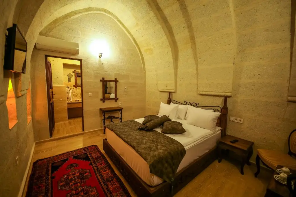Аванос: Hikmet's House