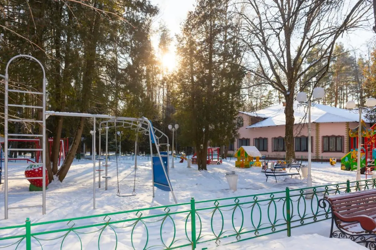 Rozhdestveno: Оздоровительный комплекс "Снегири" УДП РФ