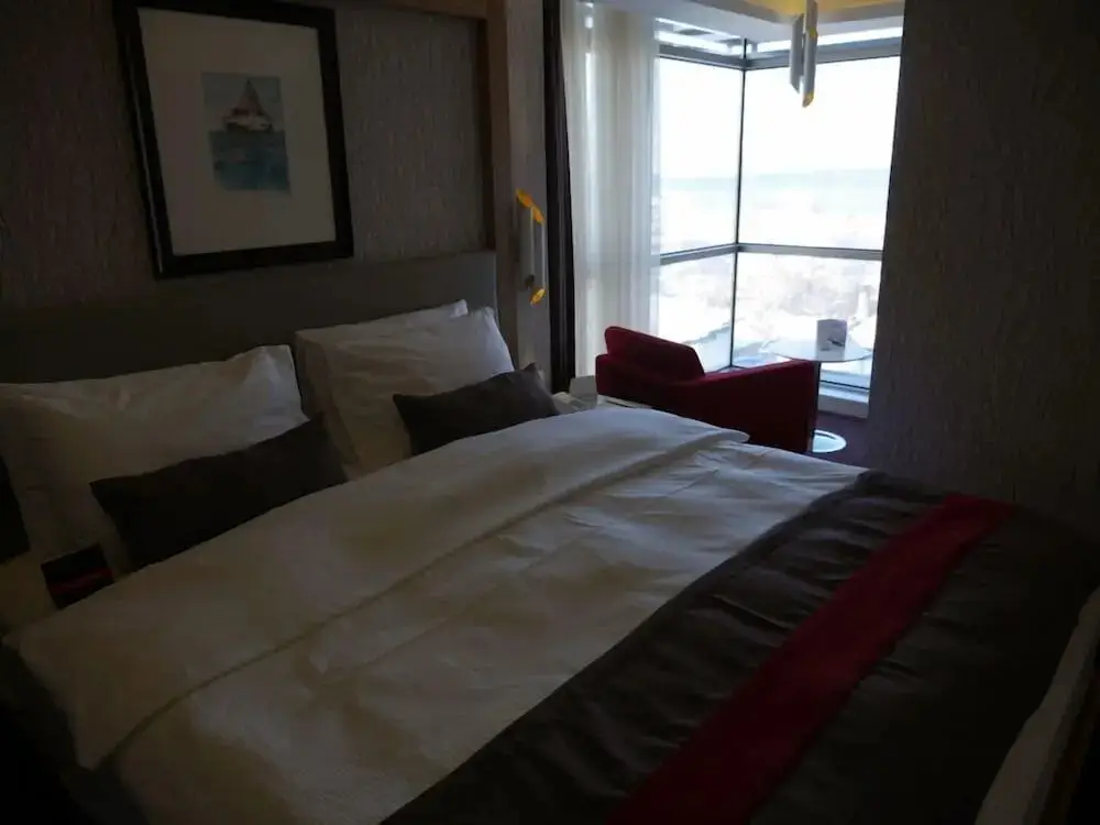Татван: The Crater Hotel
