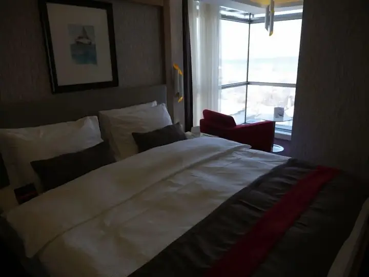Татван: The Crater Hotel