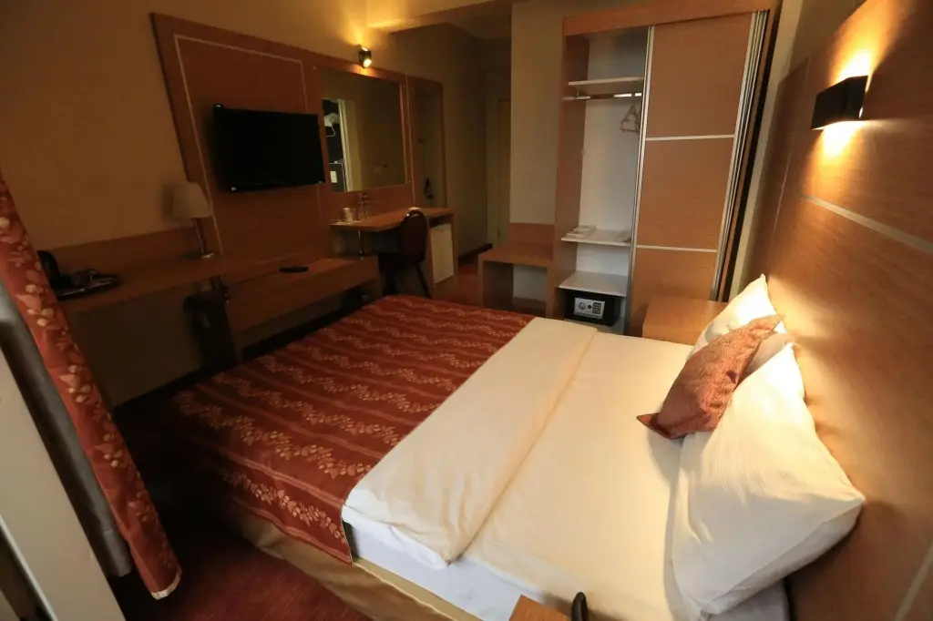 Бозуюк: Cali Hotel