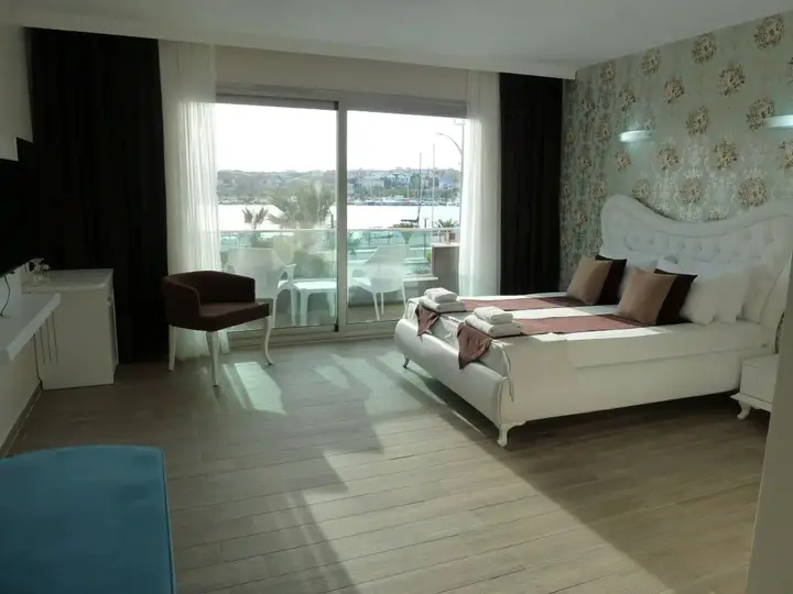 Чешме: Dalian Elite Hotel