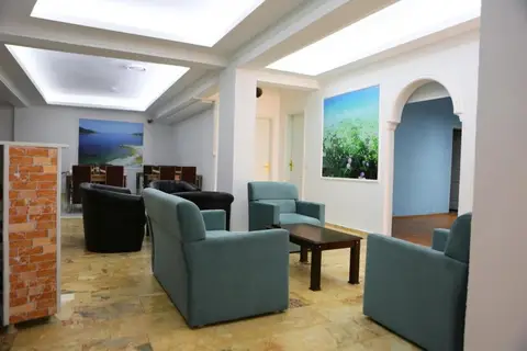 Ugur Hotel — фото 1