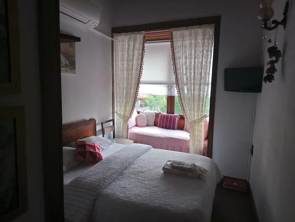 Салихли: Birgi Hotel Saliha Hanim Tas Konak