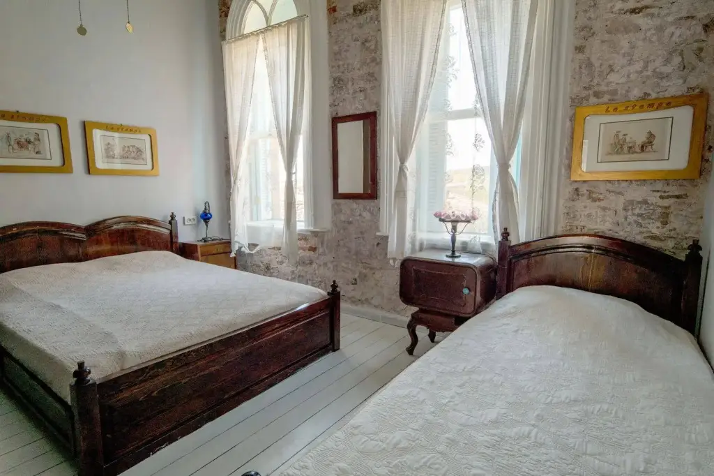 Айвалык: Son Vapur Kuleli Konukevi
