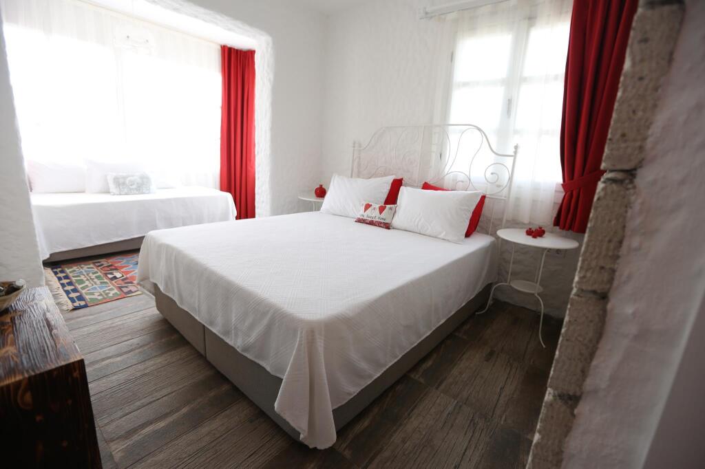 Чешме: Peroni Hotel