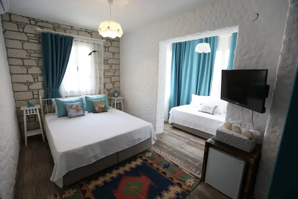 Чешме: Peroni Hotel