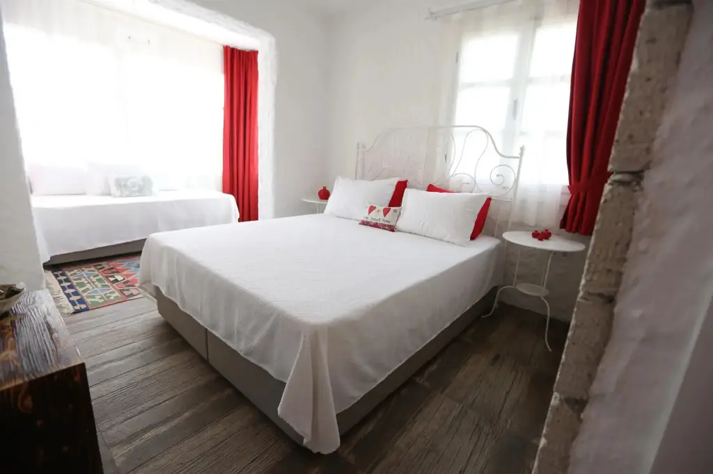 Чешме: Peroni Hotel