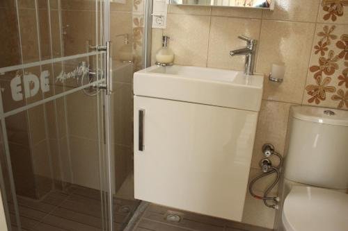 Тевфикие: Ede Apart Hotel