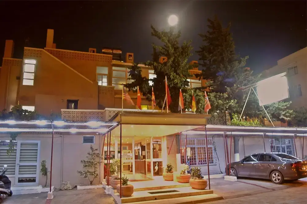 Lades Hotel — фото 1