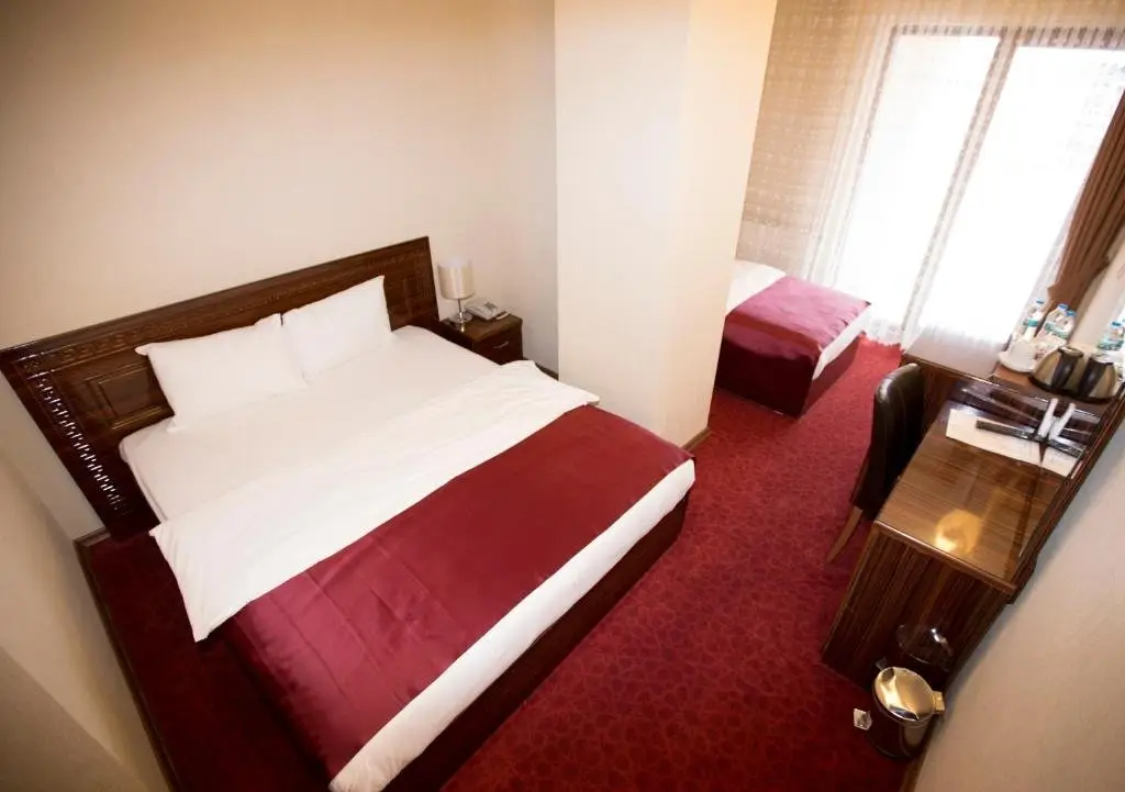 Ван: Resmina Hotel