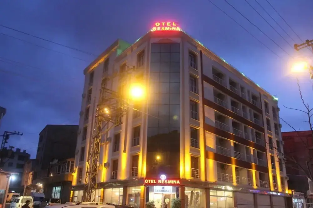 Ван: Resmina Hotel