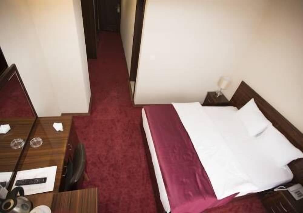 Ван: Resmina Hotel