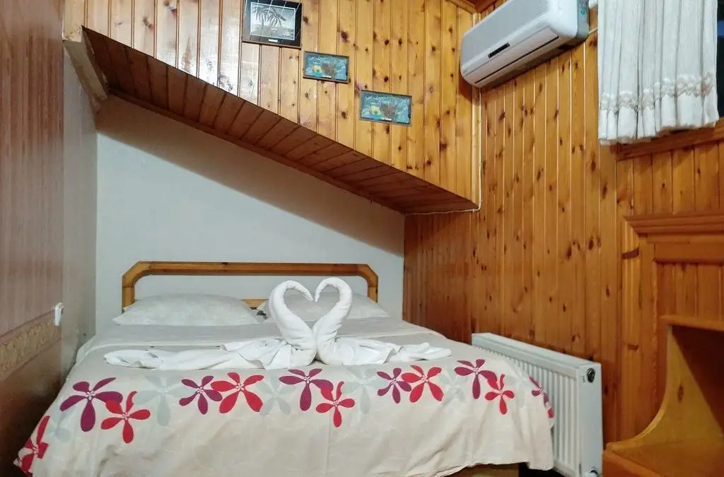 Сайл: Motel Sebastian