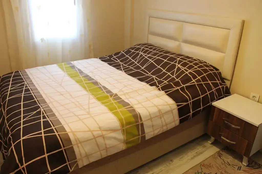 Измир: Bed Red Homes