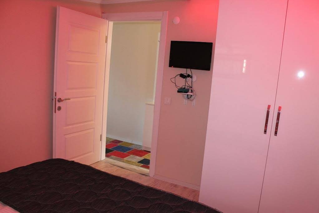 Измир: Bed Red Homes