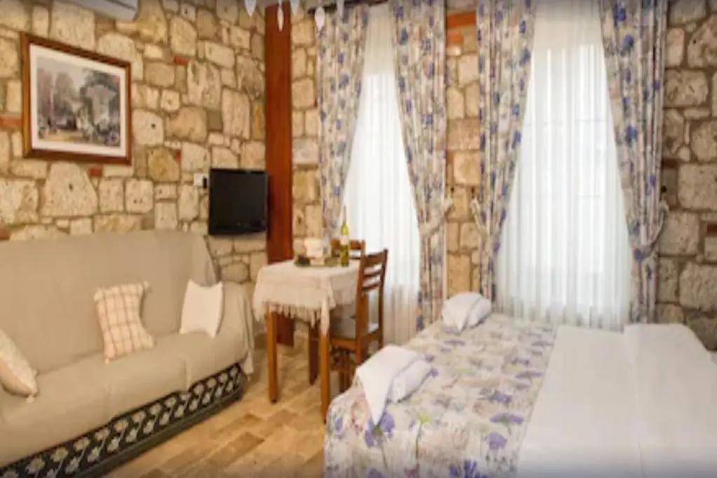 Чешме: Ince Kara Apart Hotel
