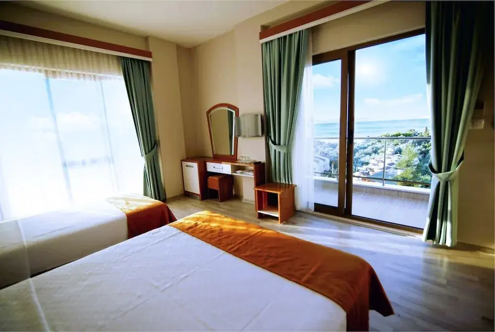 Эдремит: Hotel Santana Life