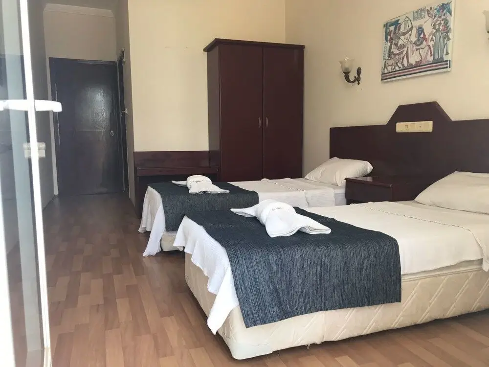 Акбук: Derby Hotel