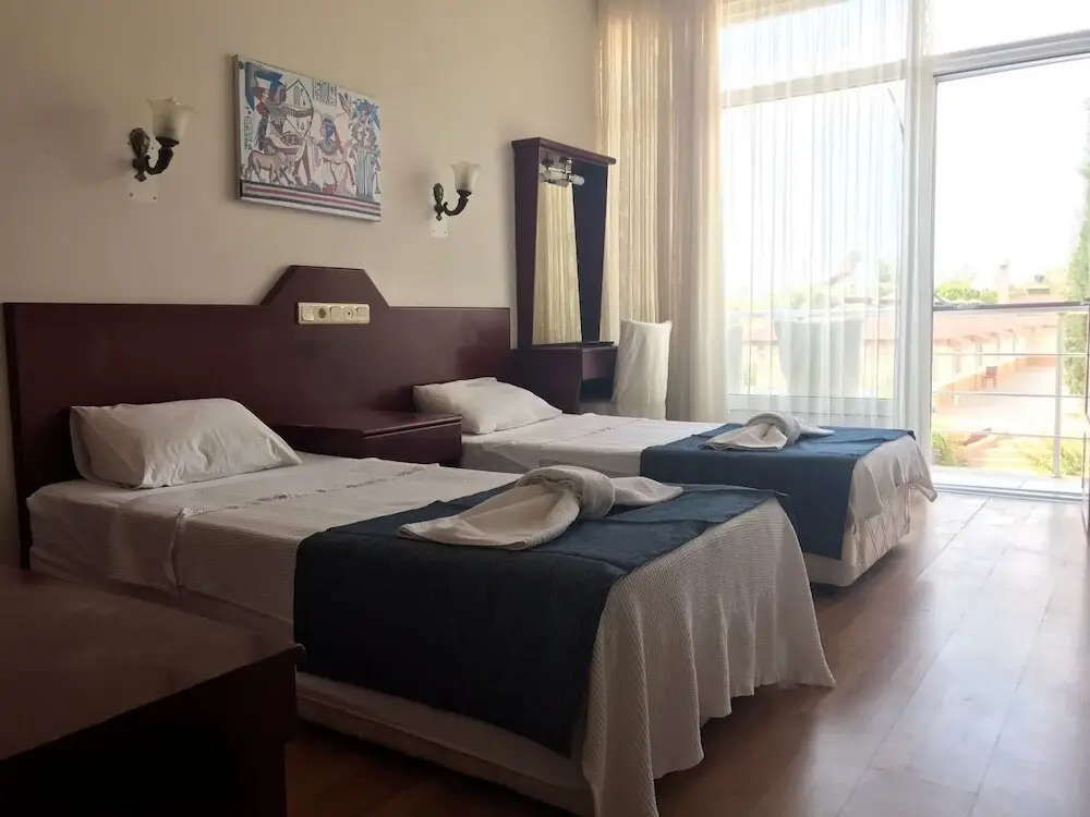Акбук: Derby Hotel