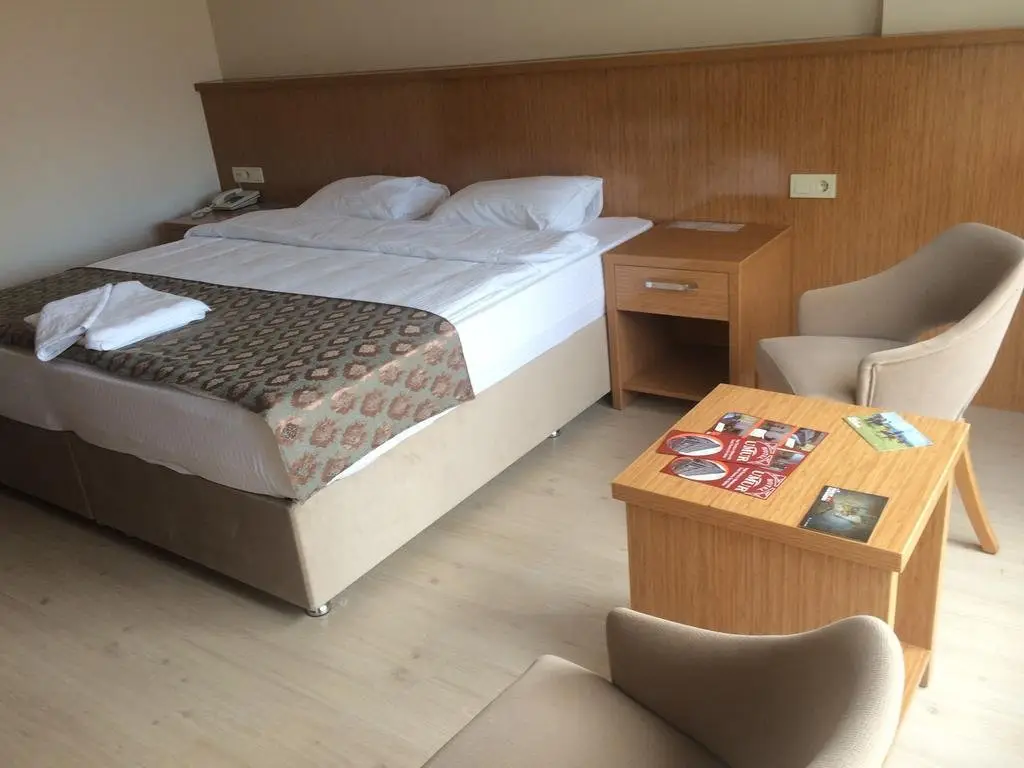 Дадай: Umur Hotel