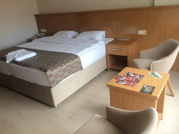 Дадай: Umur Hotel