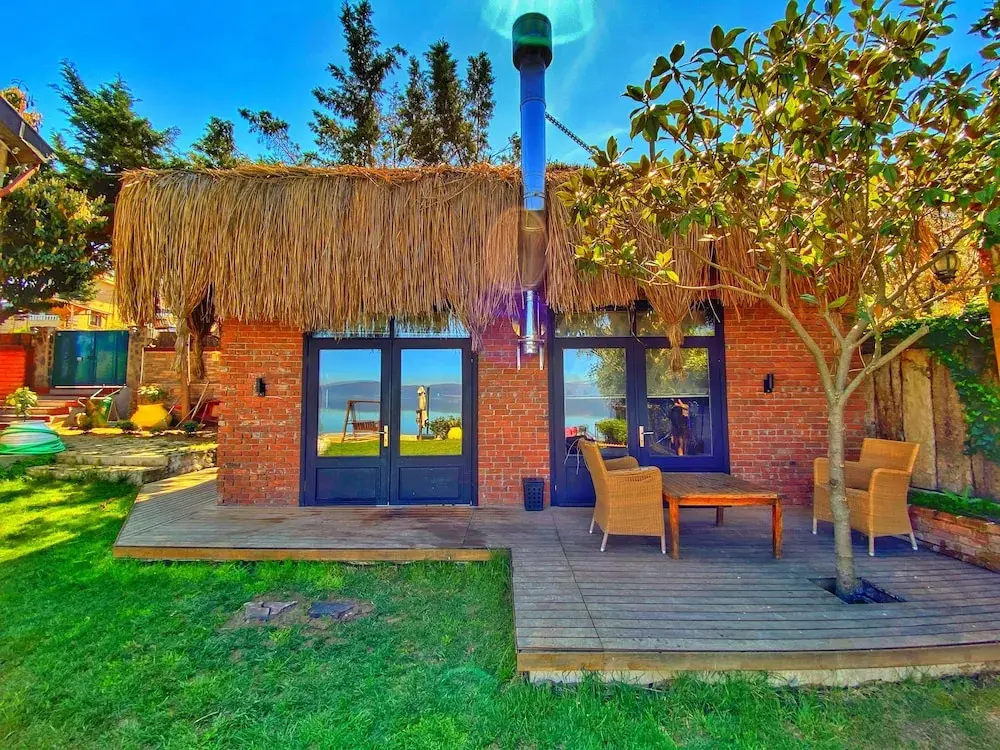 Увезпинар: Villa Lake Paradise