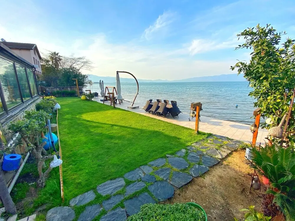 Увезпинар: Villa Lake Paradise