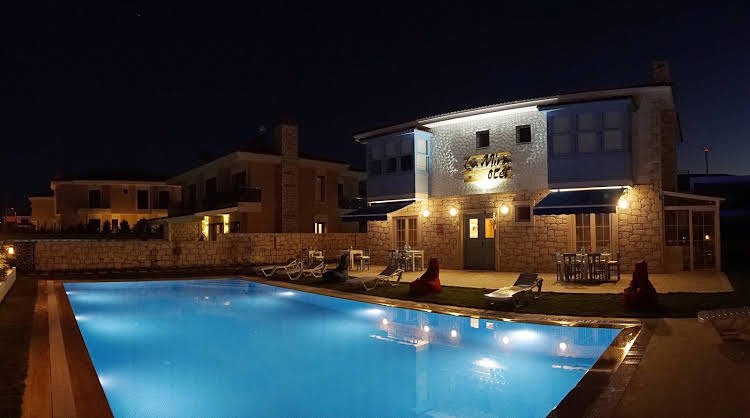 Чешме: La Mira Otel