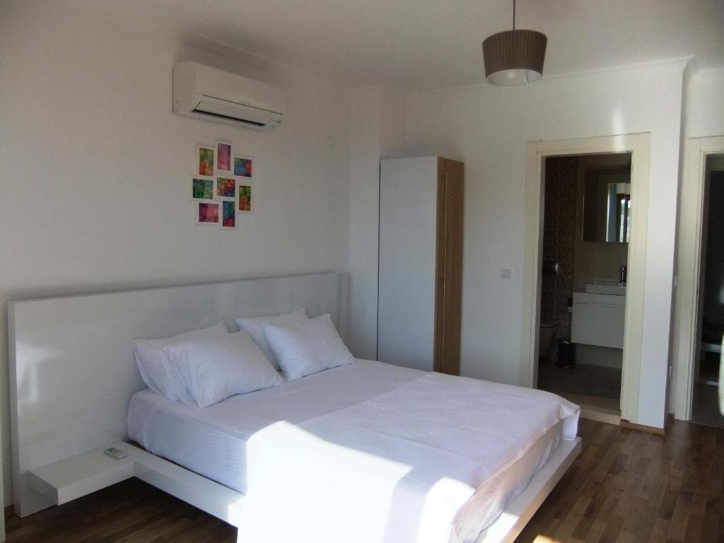 Каш: The Townhouse Apartment